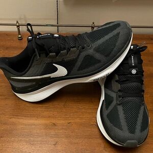 Nike Structure Men's Black and White Running Shoes Size 12